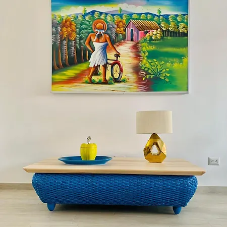 Luxurious Spacious 2-Bedroom Apartment, Steps From Beach